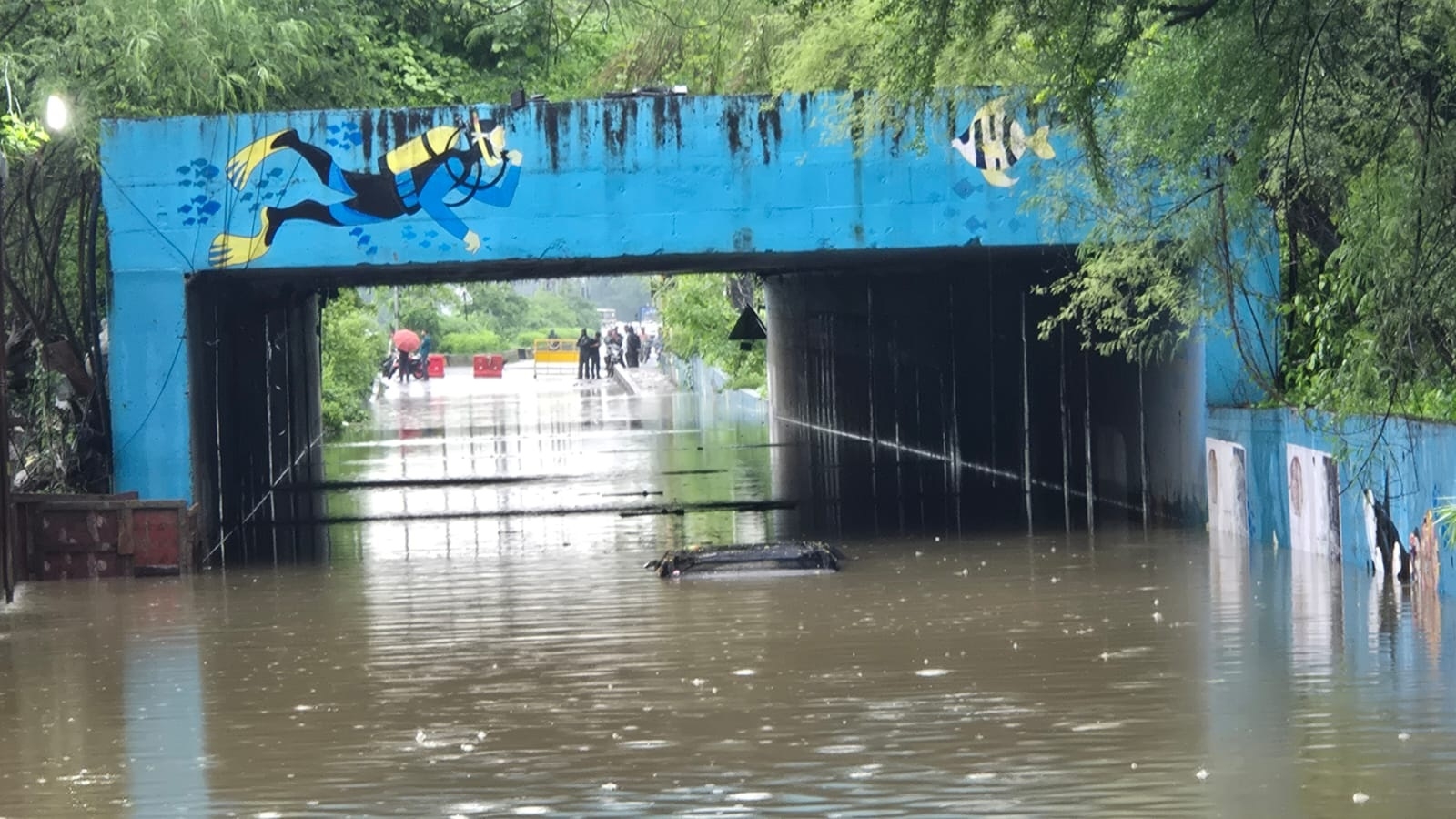 Downpour leaves school children stranded