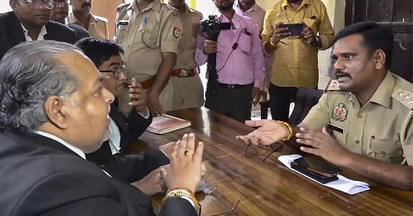 Lawyers seek FIR against Ram 