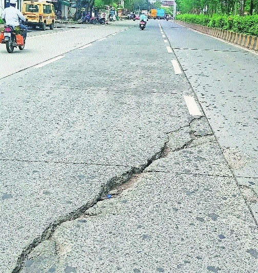 A huge crack across the carriageway of Inner Ring Road near Kapil Nagar