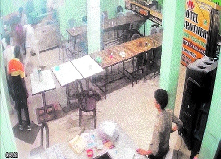 Armed gang storms restaurant