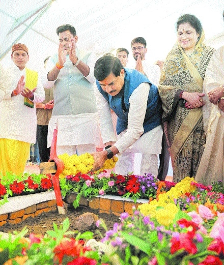 CM Dr Mohan Yadav lays 