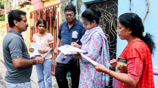 SIR gathers pace as 40% voters in district receive forms in first week