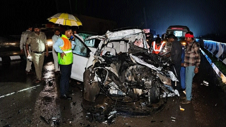 Speeding XUV rams into truck in 