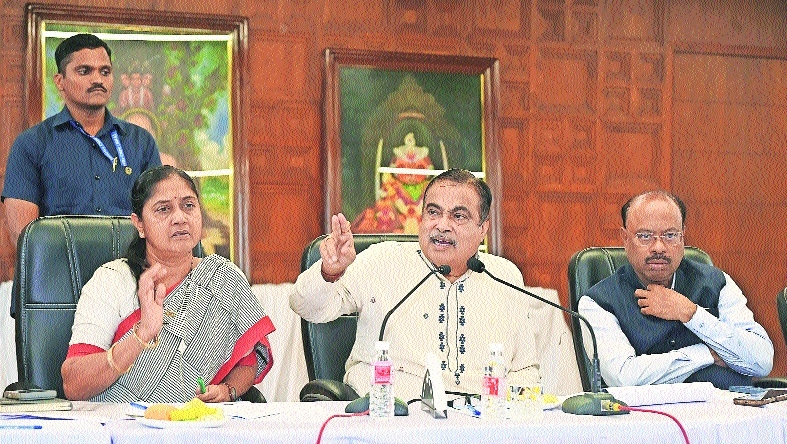 Union Minister Nitin Gadkari Mayor Neeta Thakre