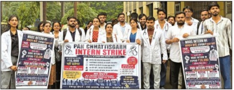 Doctors protest in supportof interns’ stipend hike