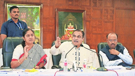 Suspend officials who fail to restore dug-up roads, instructs Gadkari