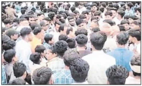 Hundreds of students protest relocationof Sandipani School to Sakra village
