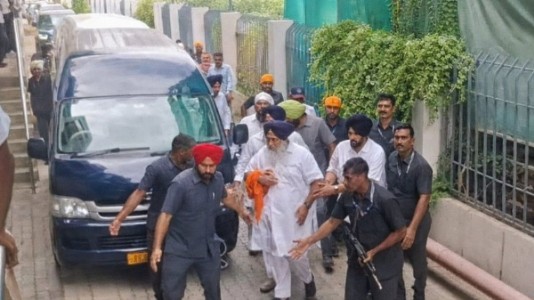 Sukhbir Singh Badal attackedwith ‘kirpan’ in Nanded; 1 held