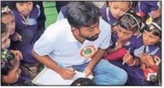 Dipke launches School Thik Karo campaignAlleges Govt neglect; seeks capping of fees at pvt schools
