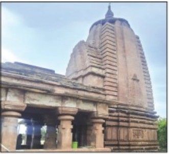 700-yr-old Shiva templedraws devotees withcolour-changing lingam