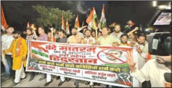 BJYM holds torch rally to protestalleged insult to ‘Vande Mataram’