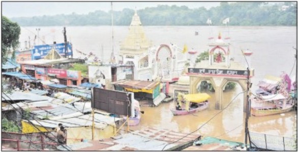 13 gates of Bargi Dam openedDownstream Narmada rises by10 ft flooding surrounding areas