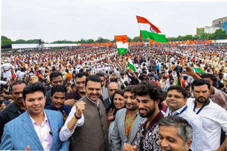 585 flag-bearers set world record