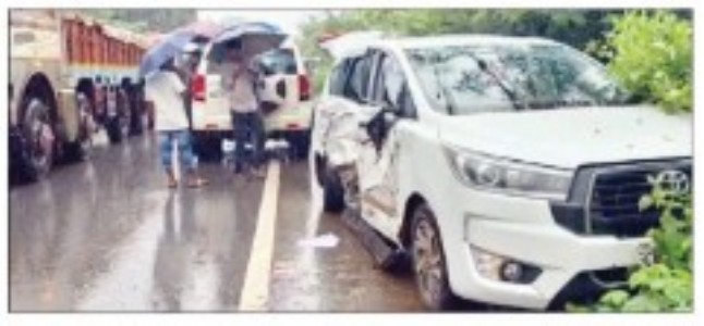 Forest Minister escapes unhurt asspeeding SUV rams into convoy