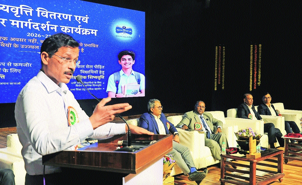 IAS Tukaram Mundhe addressing students