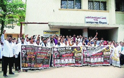 Resident doctors banners and shouting slogans in GMCH on Thursday