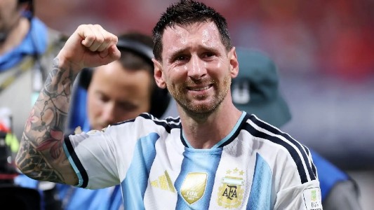 Lionel Messi announcesinternational retirement