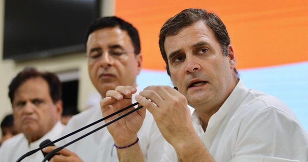 Rahul Gandhi holds Janata
