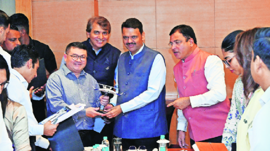 AirFish team meets Fadnavis