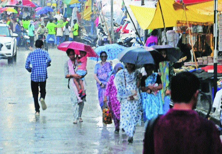 After lull, heavy rains