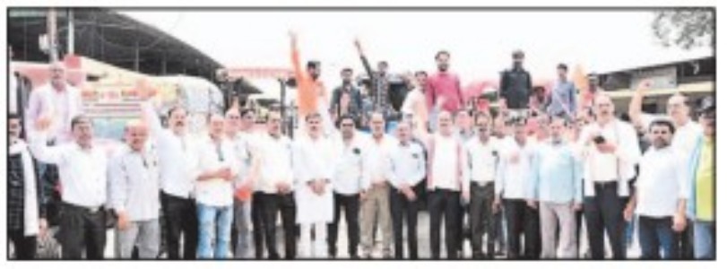 Farmers take out tractor rally to pressfor 15 demands regarding agriculture