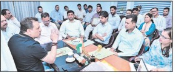 Rain-damaged roads willbe made commutablewithin few days: Mayor