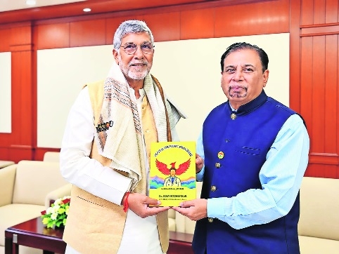 Satyarthi releases Dr Uday Bodhankars book