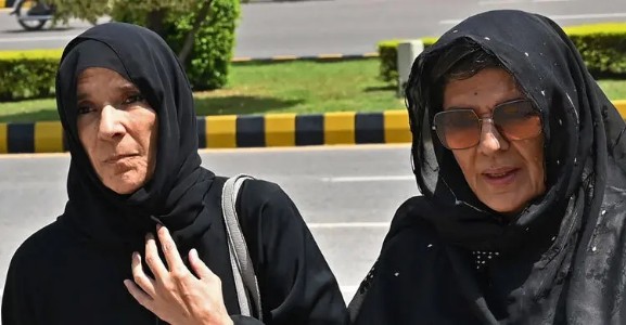 Imran Khan’s two moresisters arrested aheadof party’s protest march