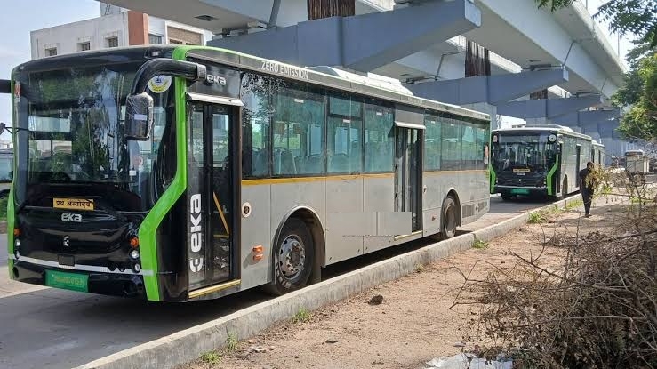 Aapli Bus achieves record milestone
