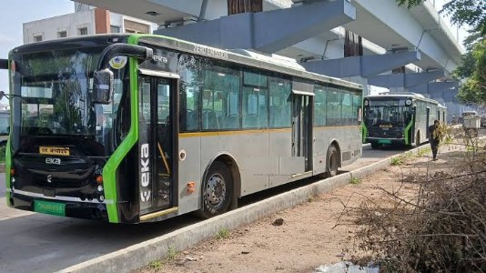 Aapli Bus achieves record milestone
