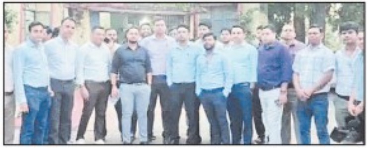 Bank employees take to street over assault on branch manager, recovery team by borrower