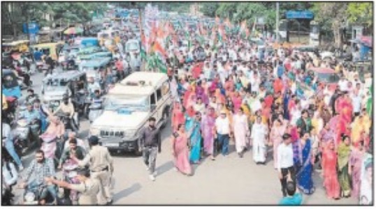 Youth Cong members stage massive protest against rising crimes in city