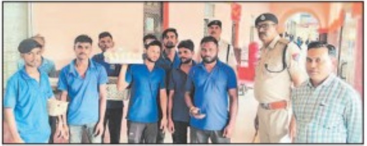 Despite action against 656 vendors, illegal vending remains a challenge for Railways