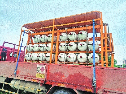 Corroded tank components 