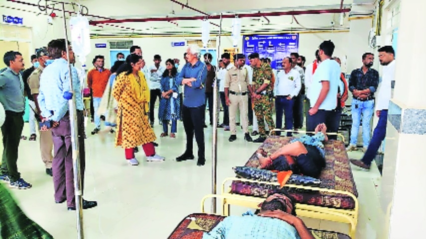 Senior department and administrative officers meeting a person under treatement at hospital
