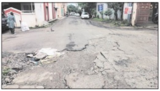 Kolar’s roads of ruin: Potholes, sludge andopen drains make daily commute a nightmare