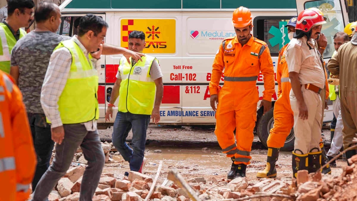 Delhi building collapse Toll rises to 7 owner arrested
