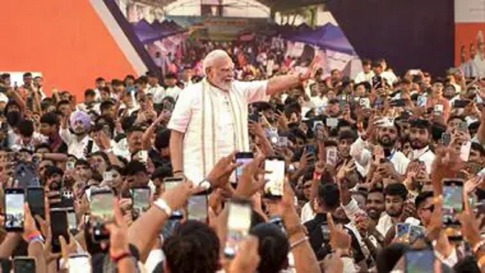 Modi recalls how as Guj CM he toured in intense heat to promote girl child edn